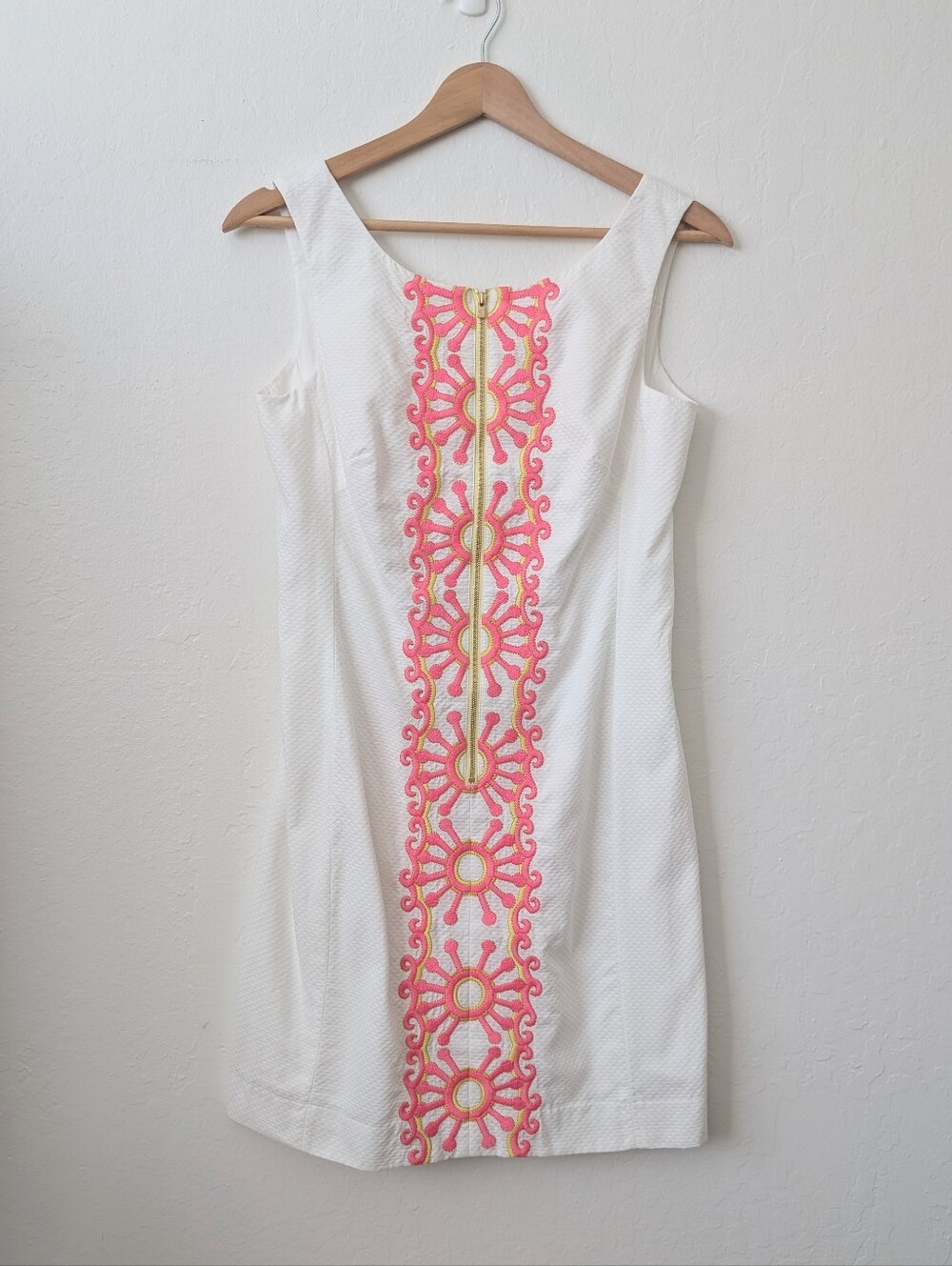 Lilly Pulitzer White Mini Dress with Pink & Gold Embroidery Size 2 Preppy 🌴